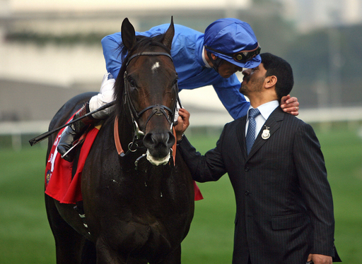 香港プログラム2007年騎手招待＆香港国際競走（サイン入り）、騎手カード＆ガイド 香港カップ2007 ラモンティが優勝 写真6枚 国際ニュース：AFPBB News