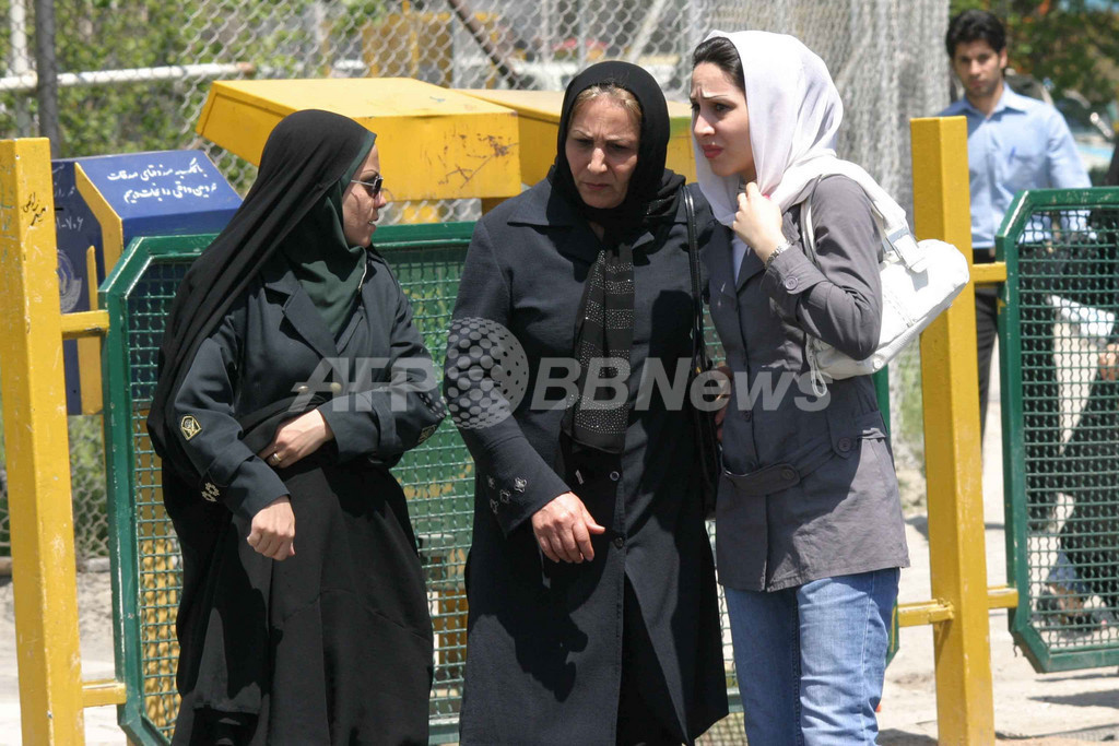 イスラム教徒の女性を対象とした服装規制を強化 - イラン 写真2枚 国際ニュース：AFPBB News