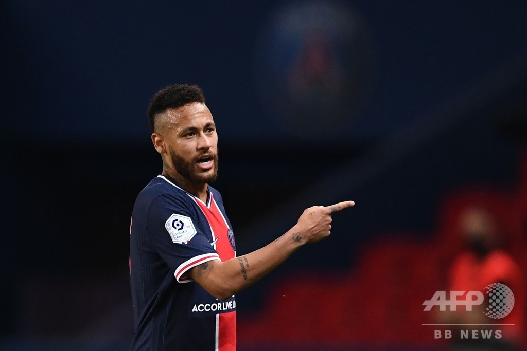 ネイマール2試合の出場停止、人種差別疑惑の調査が開始へ ネイマール2試合の出場停止、人種差別疑惑の調査が開始へ