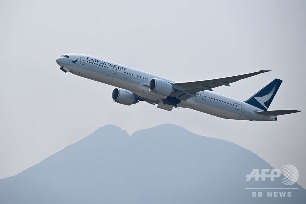 キャセイ航空、香港デモ支持のスタッフを一部業務から除外へ キャセイ航空、香港デモ支持のスタッフを一部業務から除外へ