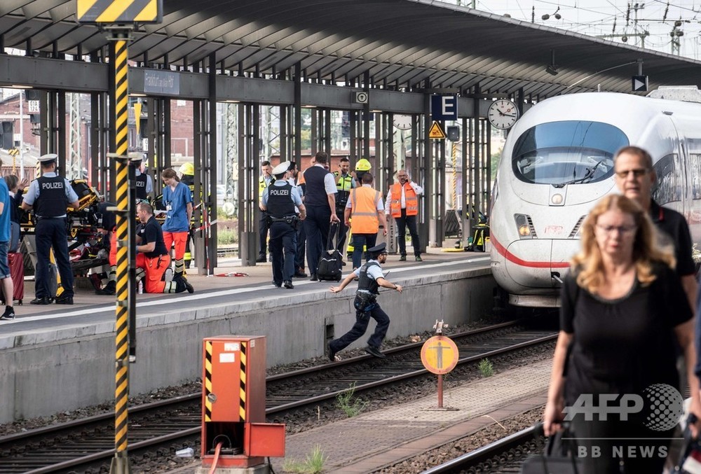 8歳の少年が列車にはねられ死亡 面識のない男に押される 独 写真4枚 国際ニュース Afpbb News 8歳の少年が列車にはねられ死亡 面識のない男に押される 独 写真4枚 国際ニュース Afpbb News