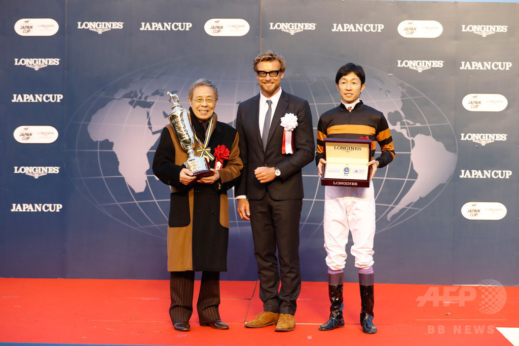 「ロンジン エレガンスアワード ジャパン」黒田エイミと栁俊太郎が受賞