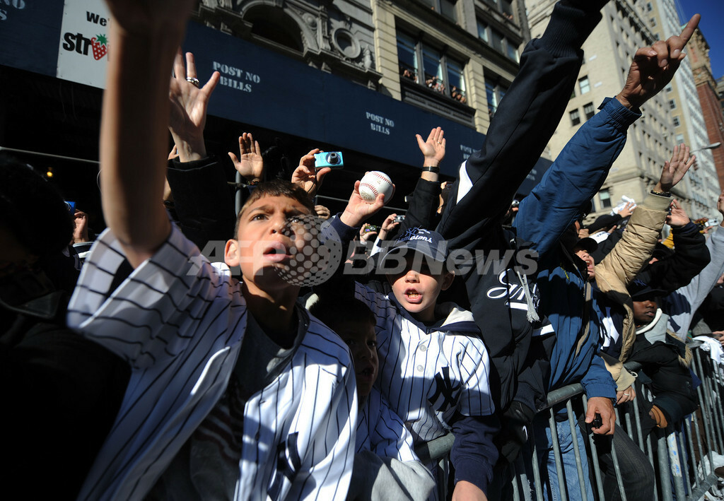 ヤンキースがニューヨーク市内で優勝パレード 写真40枚 ファッション