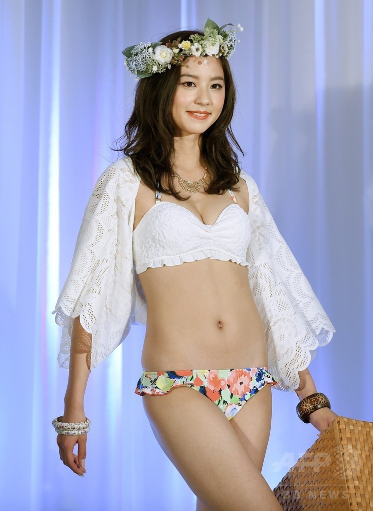 三愛 15年の新作水着を発表 写真14枚 マリ クレール スタイル Marie Claire Style