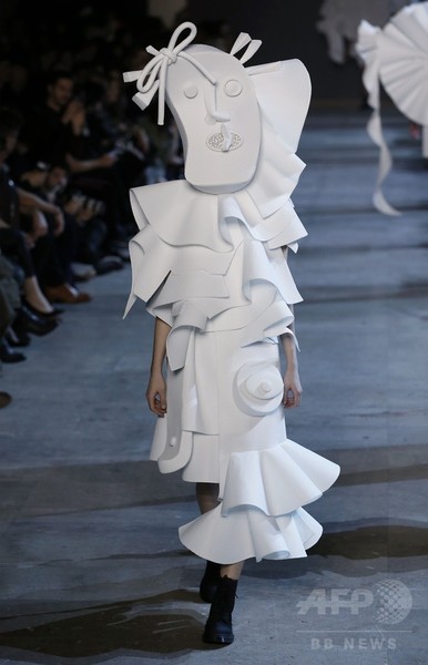 まるで歩く彫像、「ヴィクター＆ロルフ」16年春夏オートクチュール