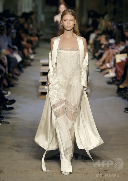 「ジバンシィ」16年春夏コレクション