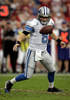 ボールをファンブルするライオンズのQBジョン・キトナ（%%Jon Kitna%%）。(c)AFP/Getty Images Jeff Gross