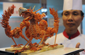 台湾の台北世界貿易センター（Taipei World Trade Center）で開かれた「台湾美食展（Taiwan Culinary Exhibition）」に出品されたロブスター80匹で造られた2頭の竜（2010年8月27日撮影）。(c)AFP/Sam YEH