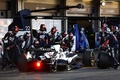 23F1第4戦、アゼルバイジャンGPスプリント。タイヤが外れたままピットへ戻ったアルファタウリの角田裕毅（2023年4月29日撮影）。(c)LISI NIESNER / POOL/ AFP