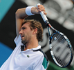 テニス、アピア国際（2012 Apia International Sydney tennis tournament）は15日、オーストラリアのシドニー（Sydney）で男子シングルス決勝が行われ、フィンランドのヤルコ・ニエミネン（Jarkko Nieminen）は6-2、7-5でフランスのジュリアン・ベネトー（Julien Benneteau）を破り、ツアー通算2勝目となる優勝を飾った。

試合中、汗を拭うジュリアン・ベネトー（2012年1月15日撮影）。(c)AFP/Greg WOOD