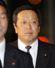 首相官邸に入る浜田靖一（Yasukazu Hamada）防衛相（2008年9月24日撮影）。(c)AFP/Yoshikazu TSUNO