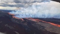 米ハワイ島の活火山マウナロアから流れ出た溶岩。米地質調査所（USGS）提供（2022年11月28日提供）。(c)AFP PHOTO / US Geological Survey