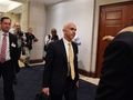 議員らへの説明を終え、米首都ワシントンの連邦議会を後にする米国務省のスティーブ・リニック監察官（2019年10月2日撮影、資料写真）。(c)Nicholas Kamm / AFP