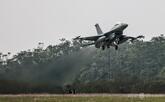 台湾、米国製新型戦闘機F16Vを受領 66機の第一陣