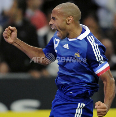 フランス アンリの2得点でチュニジア下す 写真15枚 国際ニュース