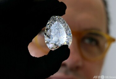 228.31カラットの巨大ホワイトダイヤ、競売へ 写真14枚 国際ニュース