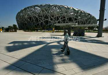 五輪メーンスタジアム「鳥の巣」、建築物としても注目の的 写真8枚