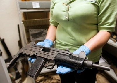 銃に見えた電気ドリル、警察が誤射殺 ブラジル