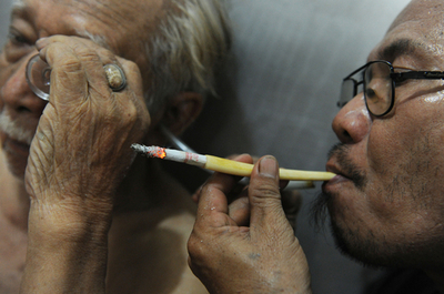 たばこでがんが治る？喫煙大国インドネシアで繁盛するクリニック