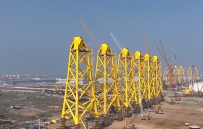中国が生産した欧州最大容量の洋上風力発電ジャケット基礎が納付