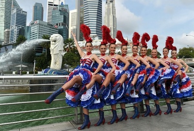 ムーランルージュの踊り子、マーライオンと初共演