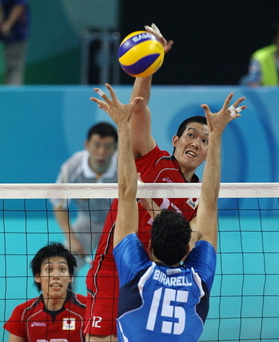 日本 イタリアに破れ初戦黒星