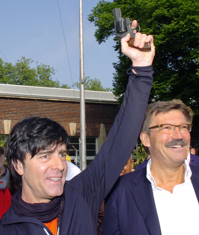 ＜デュッセルドルフマラソン2007＞サッカー・ドイツ代表のレーブ監督がスターターを務める - ドイツ