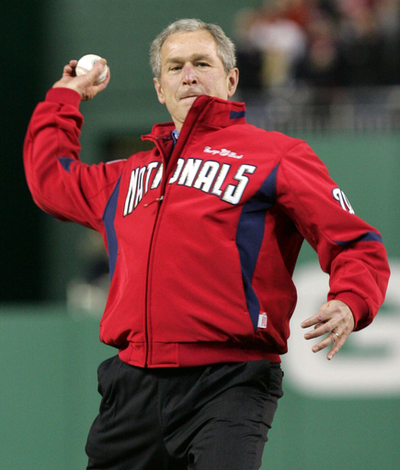 ブッシュ大統領 シーズン国内開幕戦で始球式