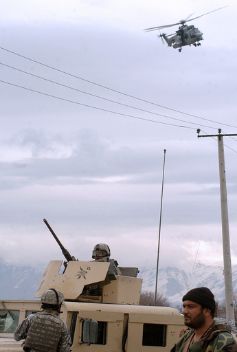 NATO軍がアフガニスタン南部を空爆、住民25人が死亡