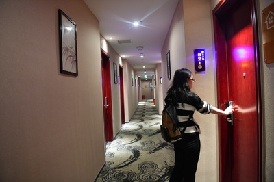 成都初「変わった」ホテル スマホ利用ですべてセルフサービス