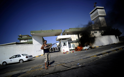 リビア反体制派「カダフィの時代は終わった」、大佐長男は逃亡