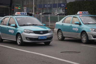 中国・杭州で路線変更したタクシーを恐れた女性客が飛び降り負傷 2月には死亡事故も