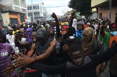 ハイチの刑務所から受刑者78人が脱走、デモの混乱に紛れて