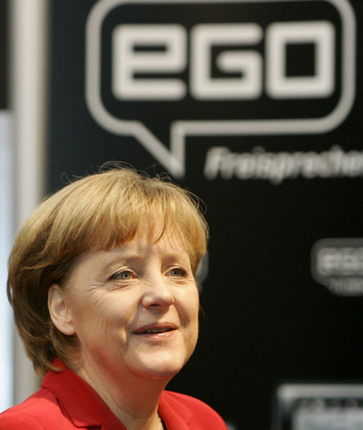 メルケル独首相、情報技術見本市「CeBIT 2008」を視察