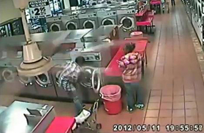 子どもを「洗濯」したベビーシッター、「犯罪ではない」と不起訴 米検察