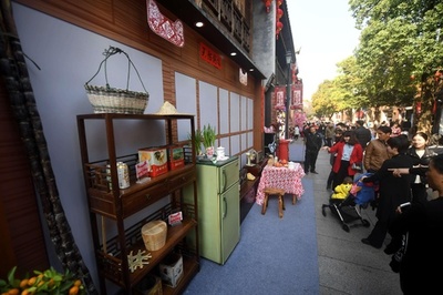 懐かしい品々並ぶ福州の「千年古街」