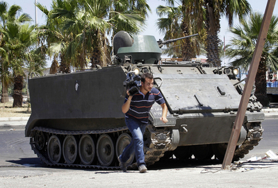 シリア情勢、レバノンへ飛び火 宗派間対立で死者も