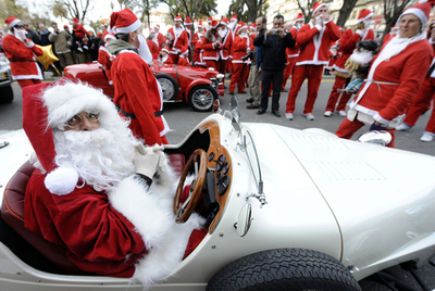 サンタ1万4000人ポルトガルに大集結！ギネスに挑戦
