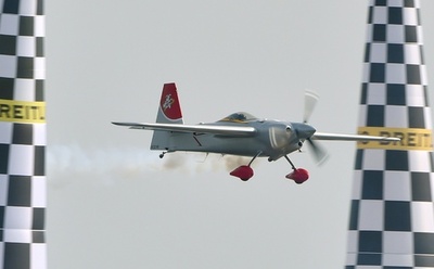 千葉でエアレース開催、室屋義秀ら出場