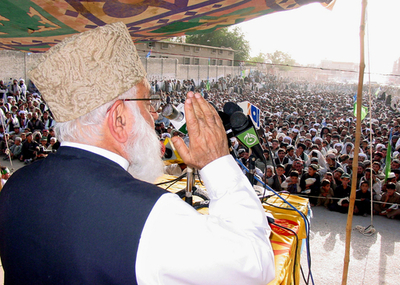 タリバン越境防止用の国境フェンスが一部完成 - パキスタン