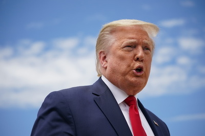 肥満だが健康、抗マラリア薬の副作用なし トランプ氏が健康診断