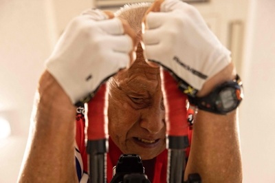 世界最高齢のアイアンマン、90歳でのレース出場目指し五輪観戦