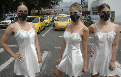 モデルら、マスクをして大気汚染に抗議 コロンビア