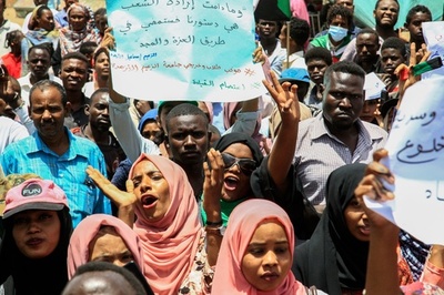 スーダンの抗議デモ指導部、暫定軍事評議会との協議を中止