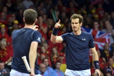 英国がデ杯制覇に王手、マレー兄弟がダブルス制す