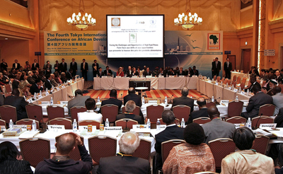 アフリカ首脳ら、慈善事業より投資の必要性を主張