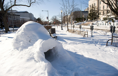 「どこが温暖化？」 米大雪で勢いづく懐疑派、ゴア氏おちょくりも