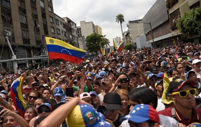 ベネズエラで大規模停電に抗議のデモ、グアイド・マドゥロ両氏 新たなデモ呼び掛け