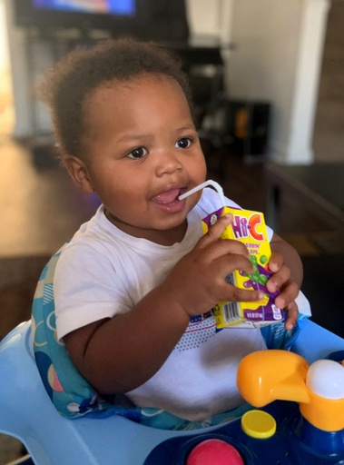 警官の銃弾で1歳黒人男児が重体、母親訴訟の構え 米国