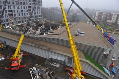 ラトビアのスーパー屋根崩落、死者43人に